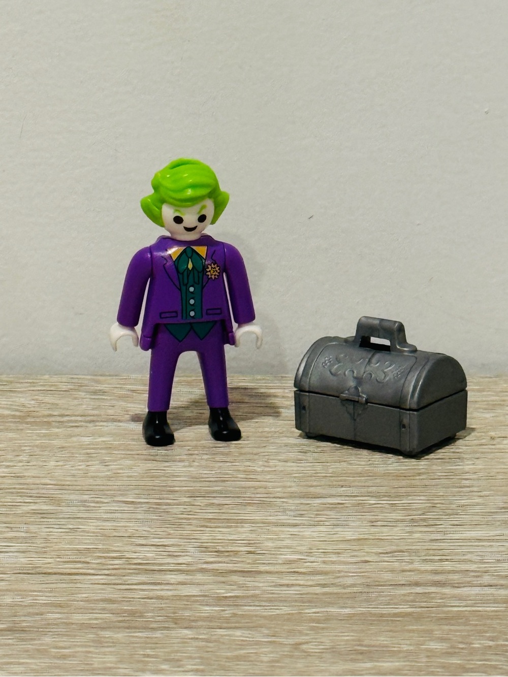 Playmobil DC Comics The Joker Mini Figure with Treasure Chest Trunk Accessory